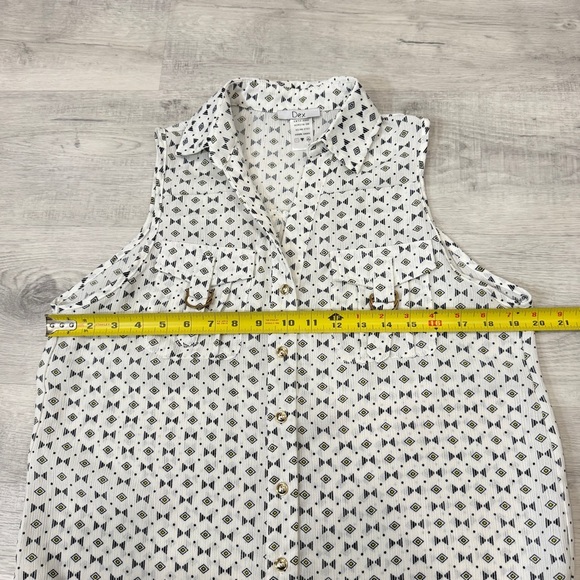 Dex Sleeveless Collared Button Down Casual with Geometric Print and Gold Accents - Picture 9 of 17